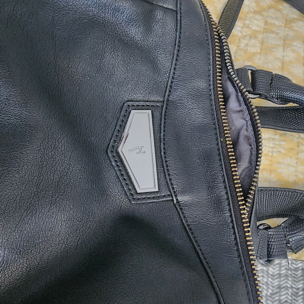 Simply Vera - Vera Wang Black Backpack Mini 🎒 in great condition🖤 - Picture 2 of 8